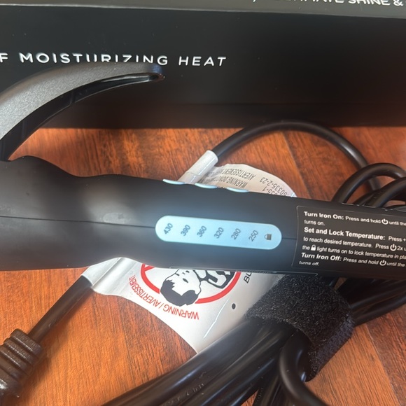 Bio Ionic Pro Curling Iron - Black - Picture 2 of 4